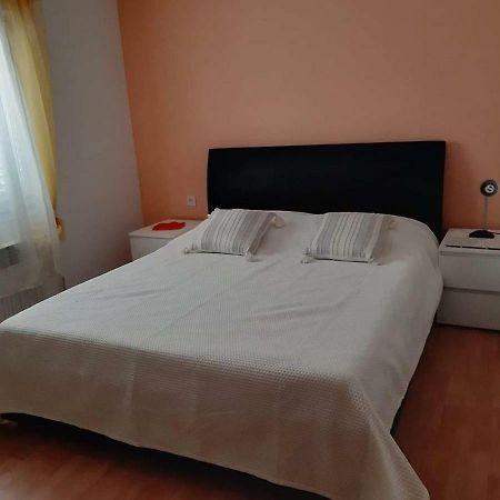 Apartman Lucija โตรกีร์ ภายนอก รูปภาพ