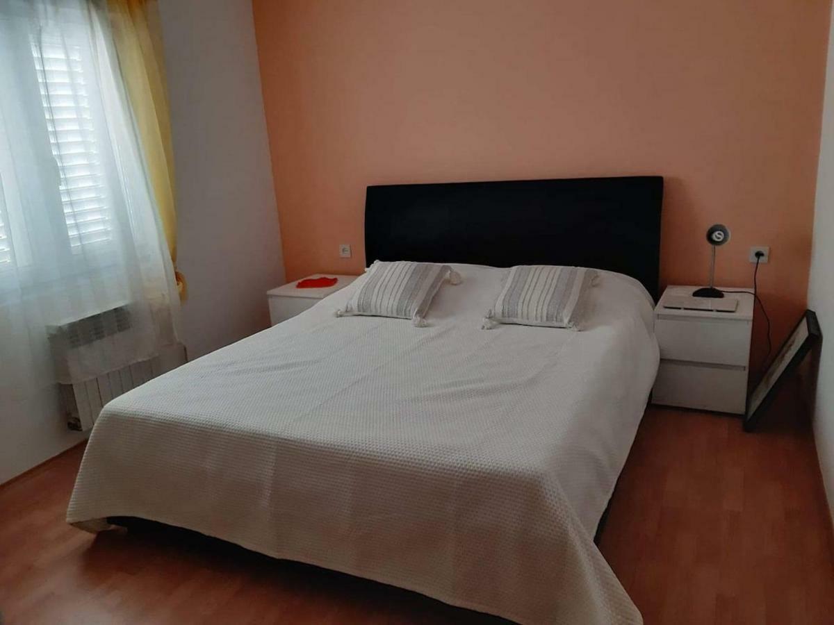 Apartman Lucija โตรกีร์ ภายนอก รูปภาพ