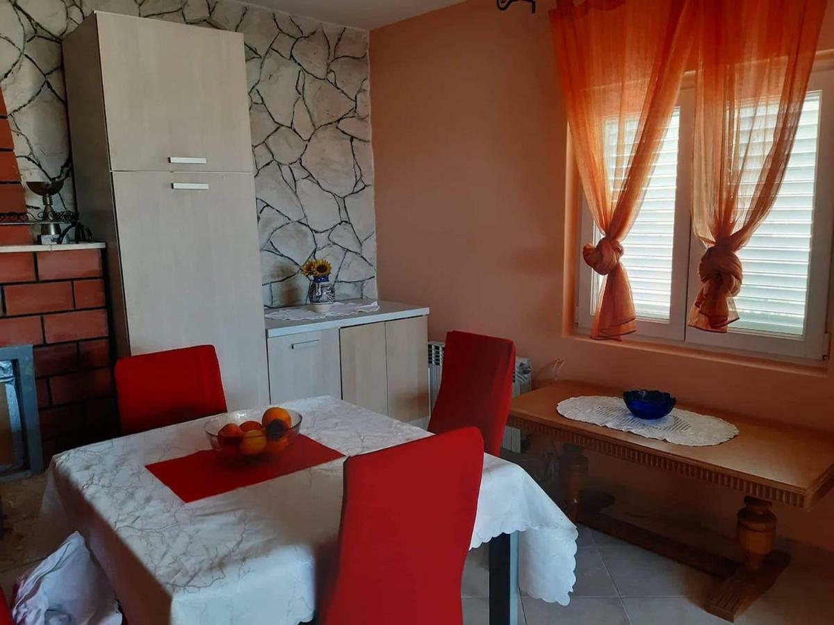 Apartman Lucija โตรกีร์ ภายนอก รูปภาพ