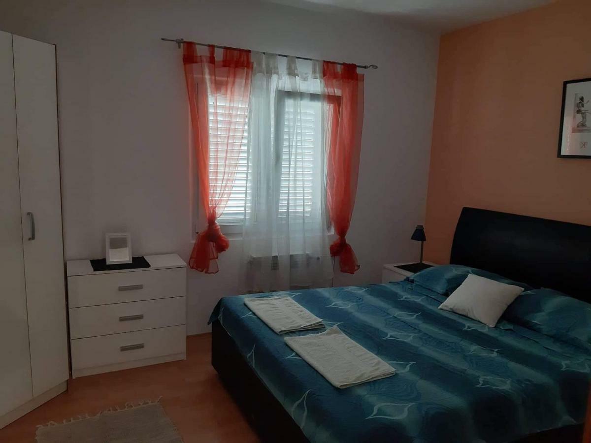 Apartman Lucija โตรกีร์ ภายนอก รูปภาพ