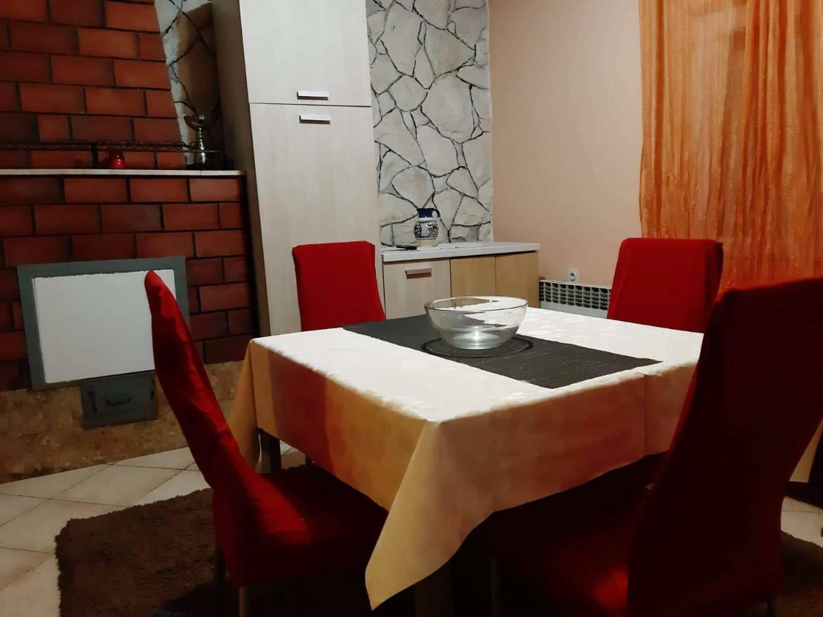 Apartman Lucija โตรกีร์ ภายนอก รูปภาพ