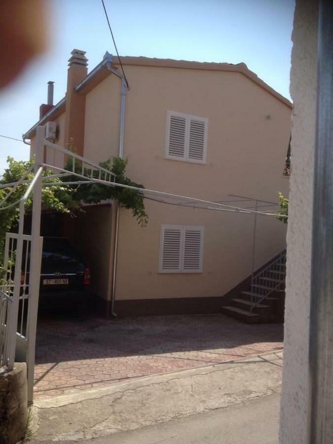 Apartman Lucija โตรกีร์ ภายนอก รูปภาพ